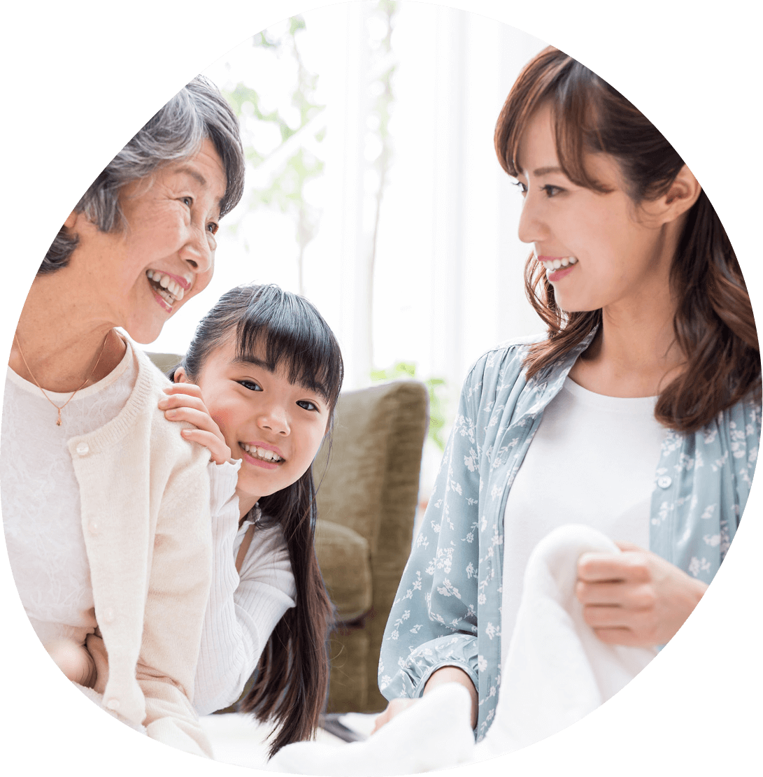 親子と祖母の写真